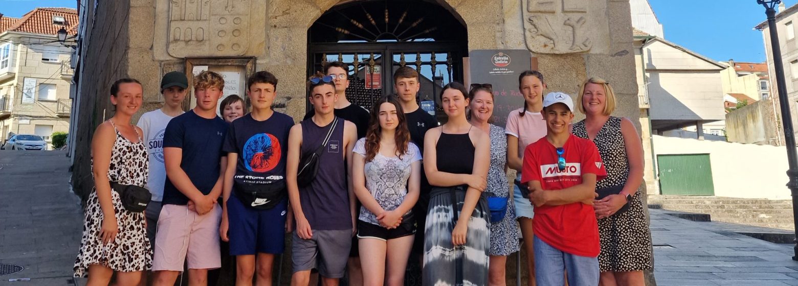 Group of students on a trip in Camino